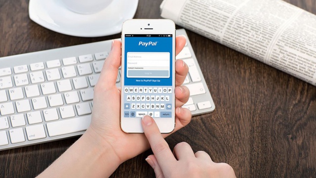 Выручка PayPal растет за