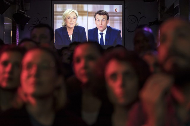 Дебаты во Франции сузили