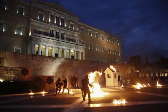 Парламент Греции принял