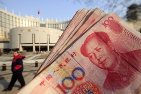 Китай ослабил юань до